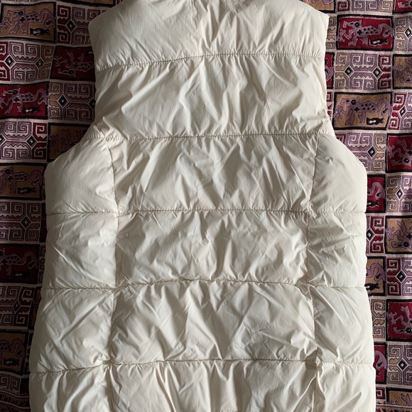 Kids Warm White Old Navy Vest - Picture 2 of 3